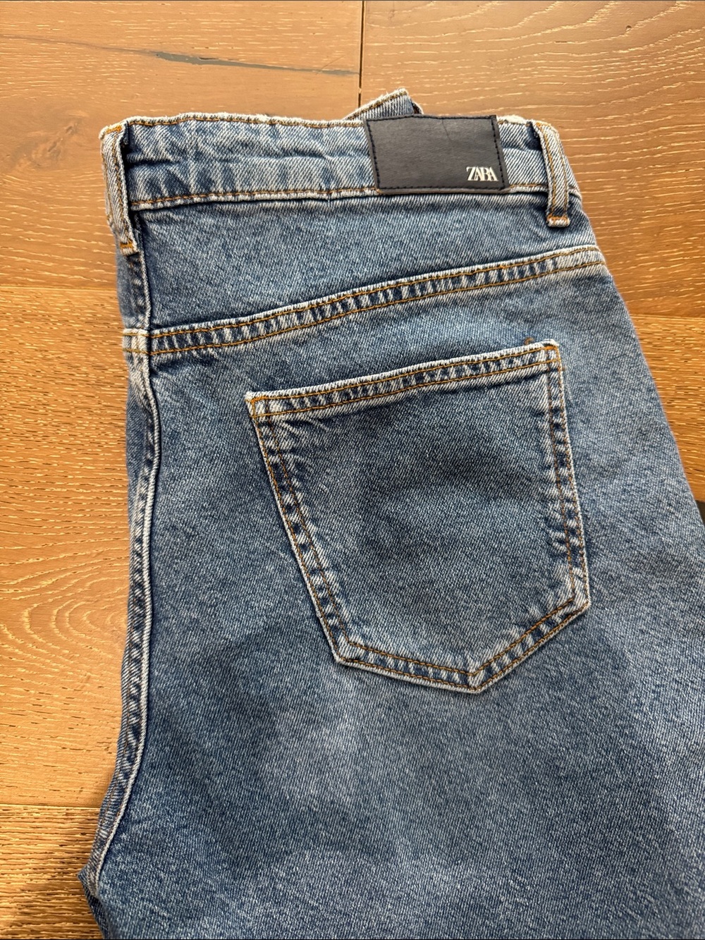 Zara High Rise Wide Leg Jeans Medium Blue Wash NWT Size 8 - Picture 5 of 7